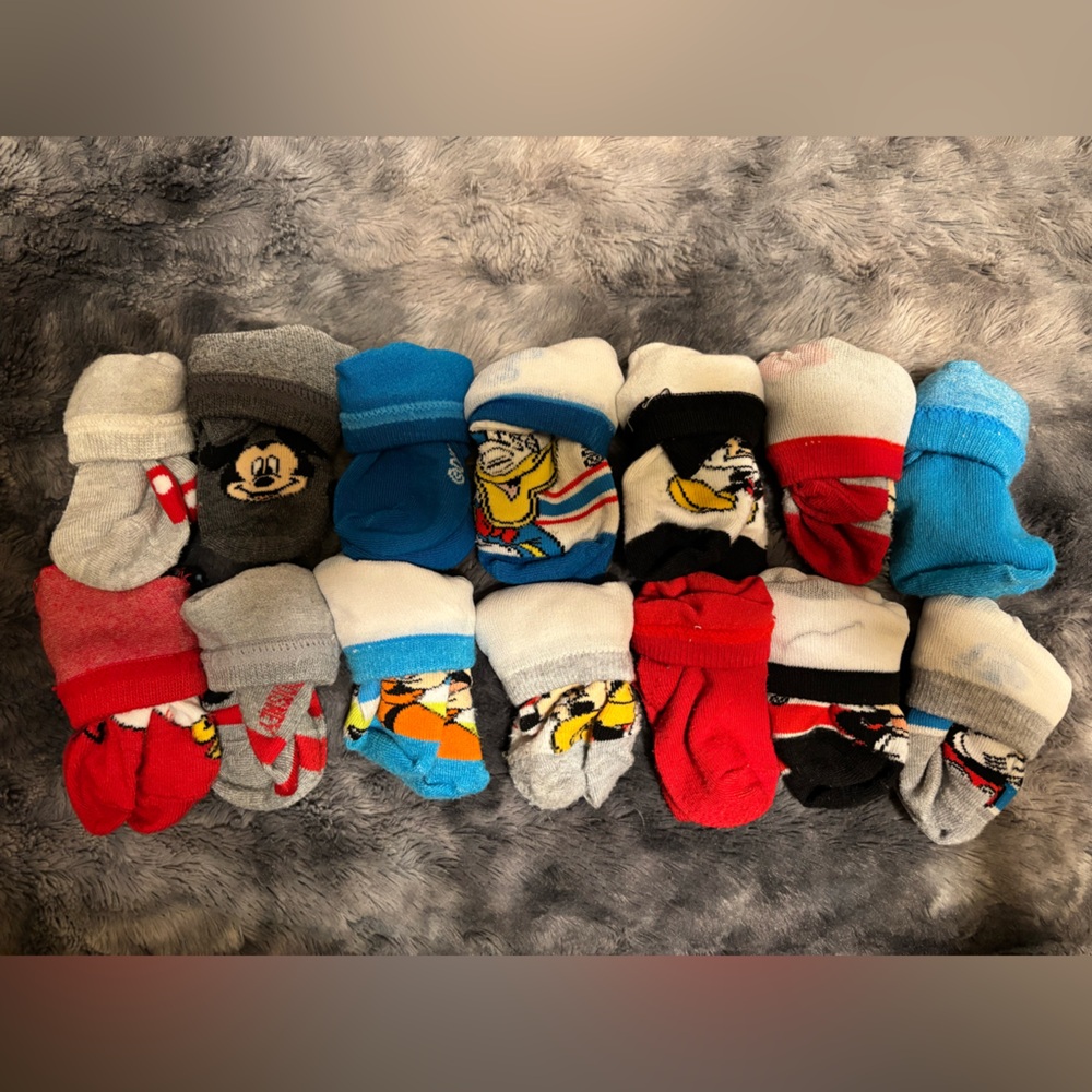 Socky sock socks! 14+ pairs of 2T-3T Disney 1/4 shorties EUC